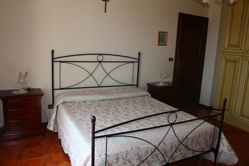 Ferienwohnung House In Caramagna Imperia Zimmer foto