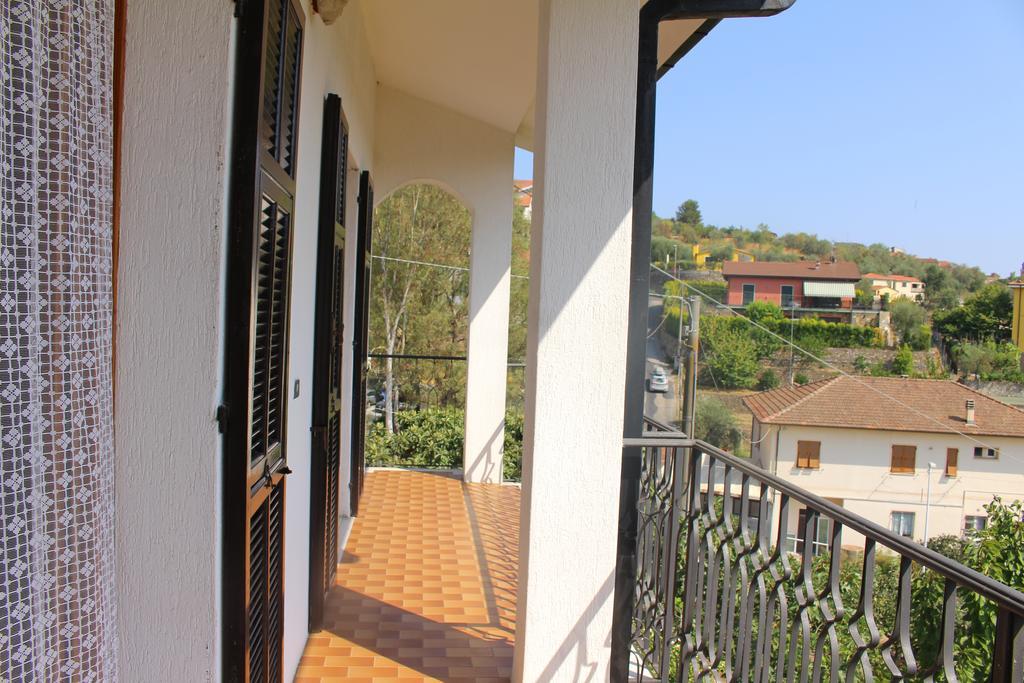 Ferienwohnung House In Caramagna Imperia Zimmer foto