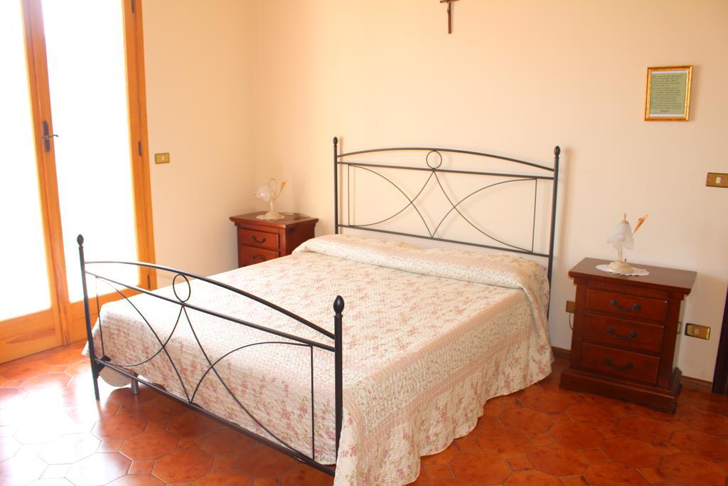 Ferienwohnung House In Caramagna Imperia Zimmer foto
