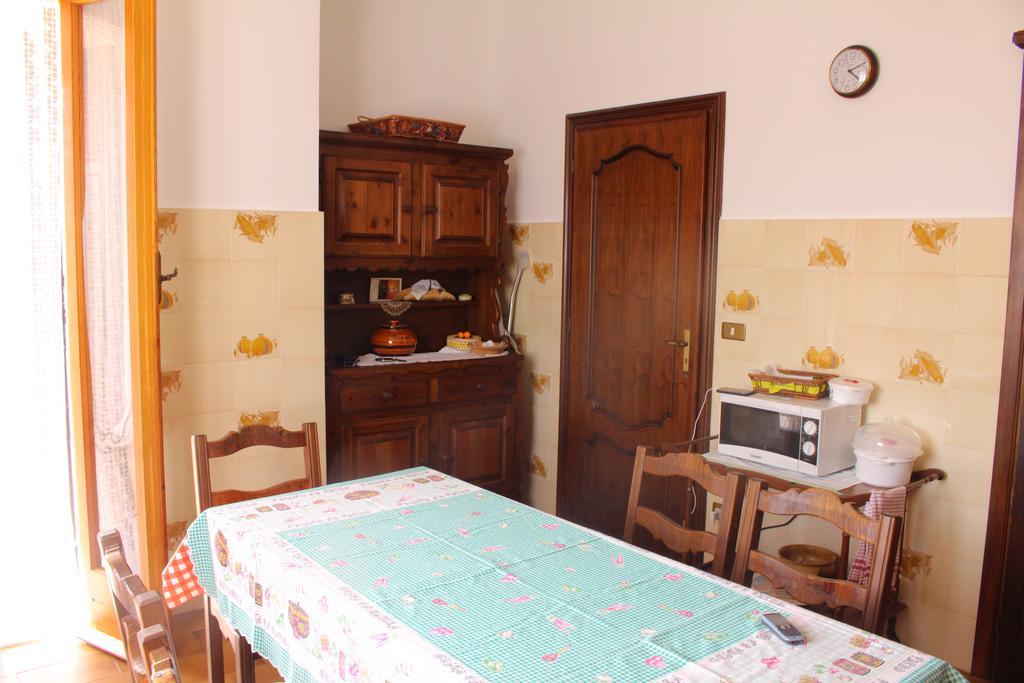 Ferienwohnung House In Caramagna Imperia Zimmer foto