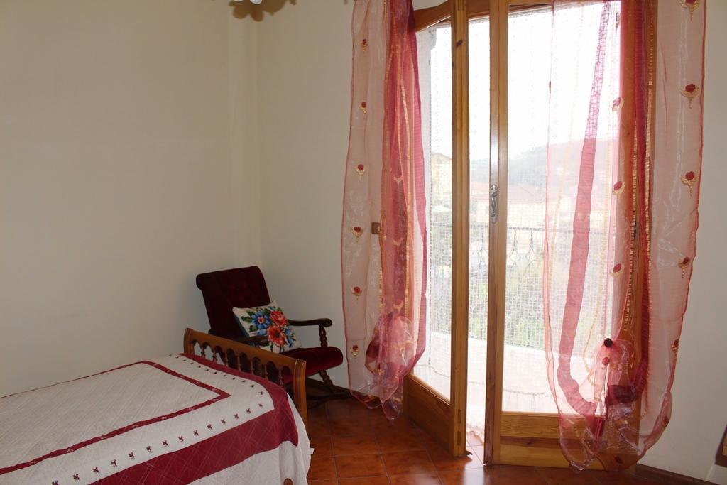 Ferienwohnung House In Caramagna Imperia Zimmer foto